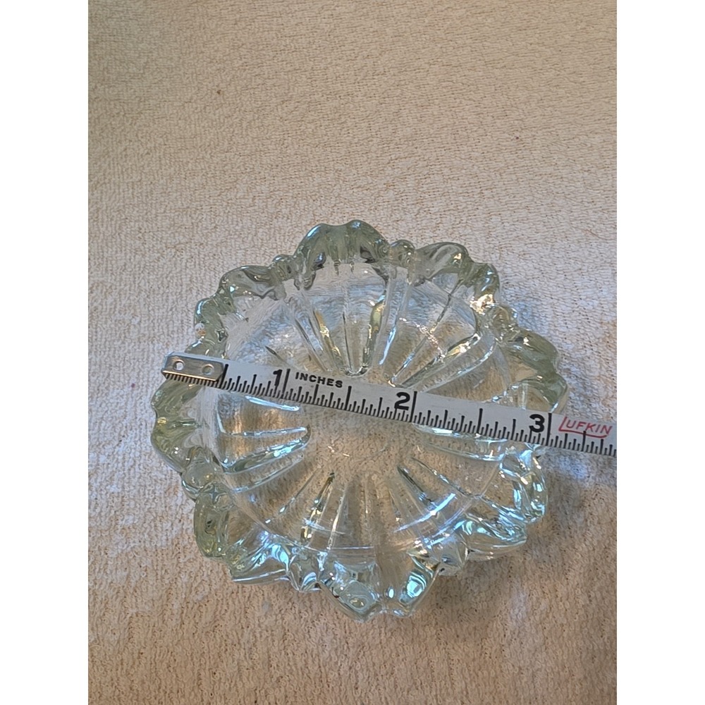 Vtg Scalloped Pressed Glass Flower Ashtray MCM EUC - Picture 3 of 4